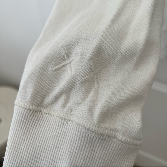 KAWS x Uniqlo x Sesame Street Crewneck - Picture 5 of 5